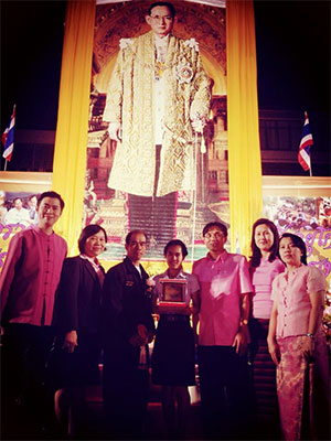 ร่วมแสดงความยินดีกับ คุณพ่อดีเด่น คุณพ่อสนั่น บุญสิงมา และลูกกตัญญู นางสาววิลาวัณย์ บุญสิงมา 