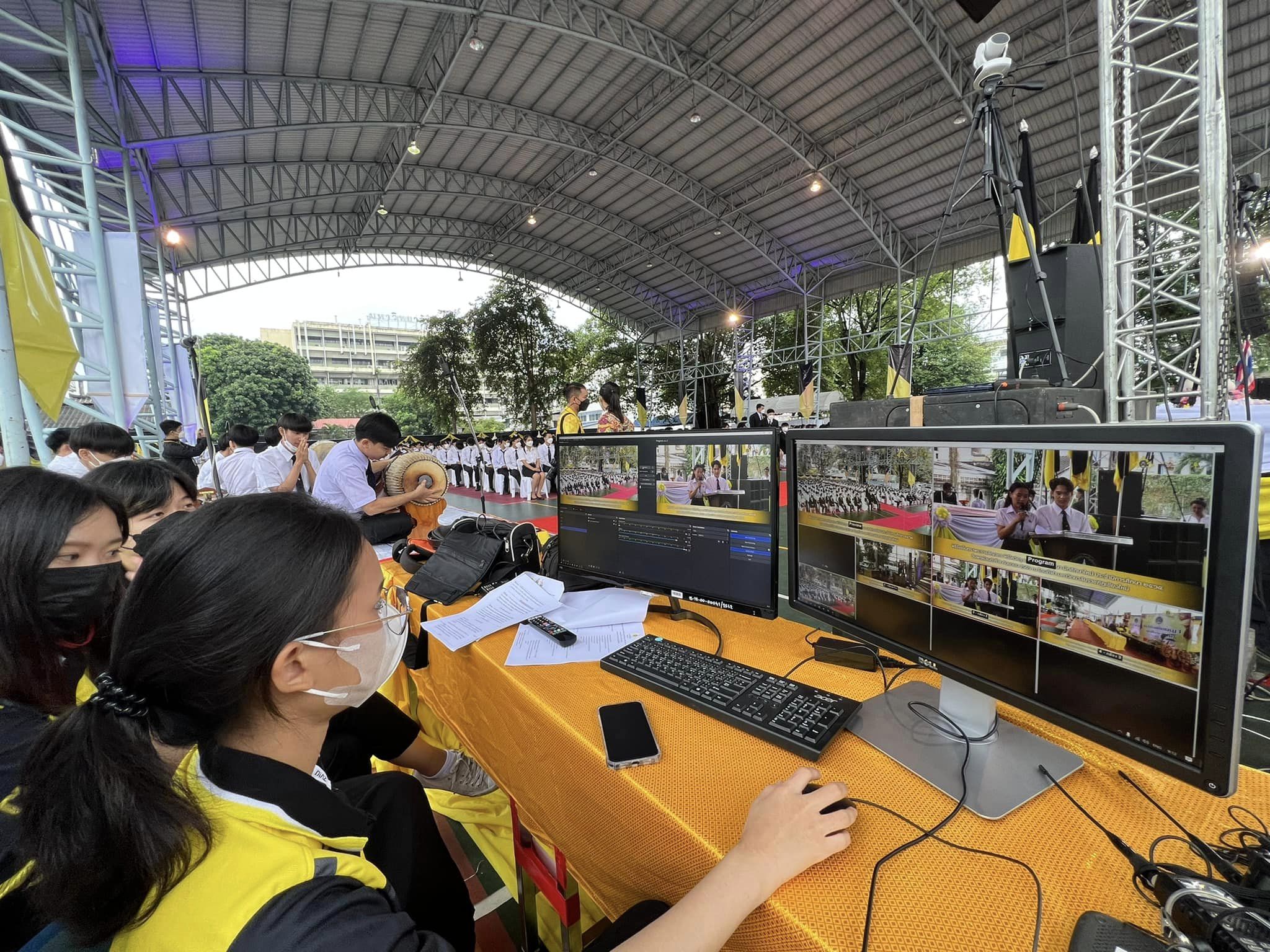 Communication Arts Students performs live broadcasting 