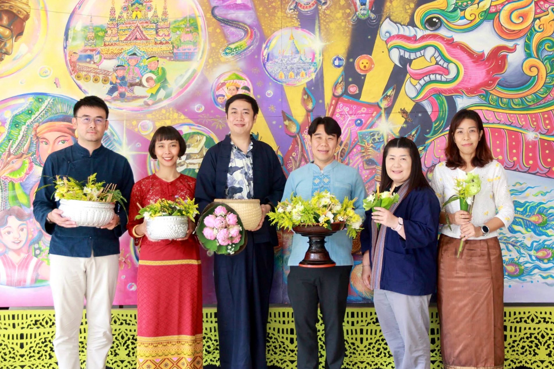 คณบดีนำคณาจารย์-บุคลากรคณะวิทยาการจัดการร่วม “ใส่ขันดอกบูชาเสาอินทขีล”