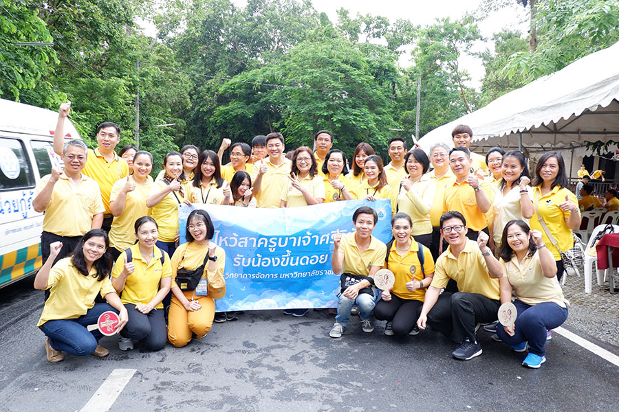 ร่วมพิธีเปิดกิจกรรมเดินขึ้นดอย ไหว้สาครูบาเจ้าศรีวิชัย และพระบรมธาตุดอยสุเทพ รับเข็มนักศึกษา ประจำปีการศึกษา 2561